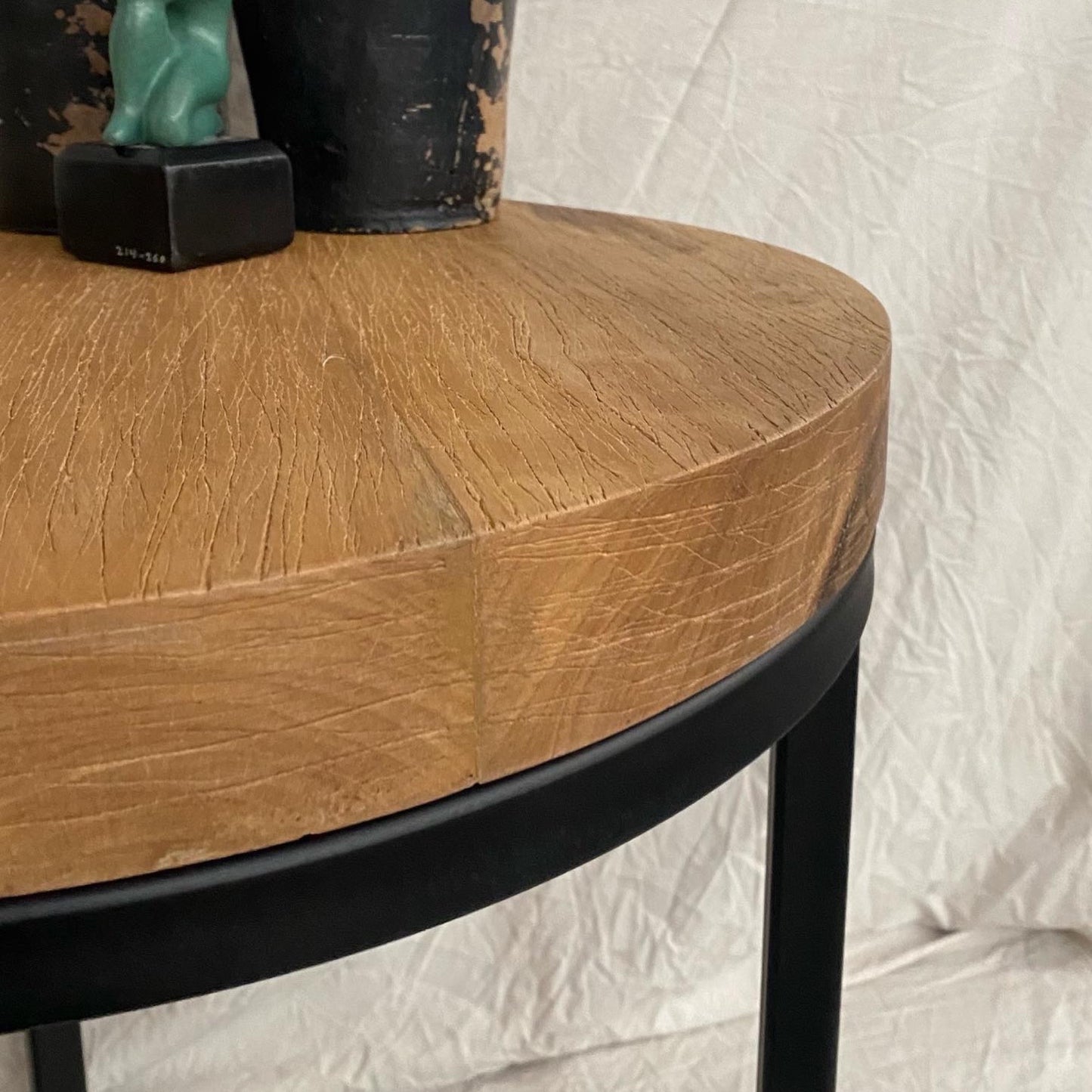 MESA LATERAL REDONDA BASALTO